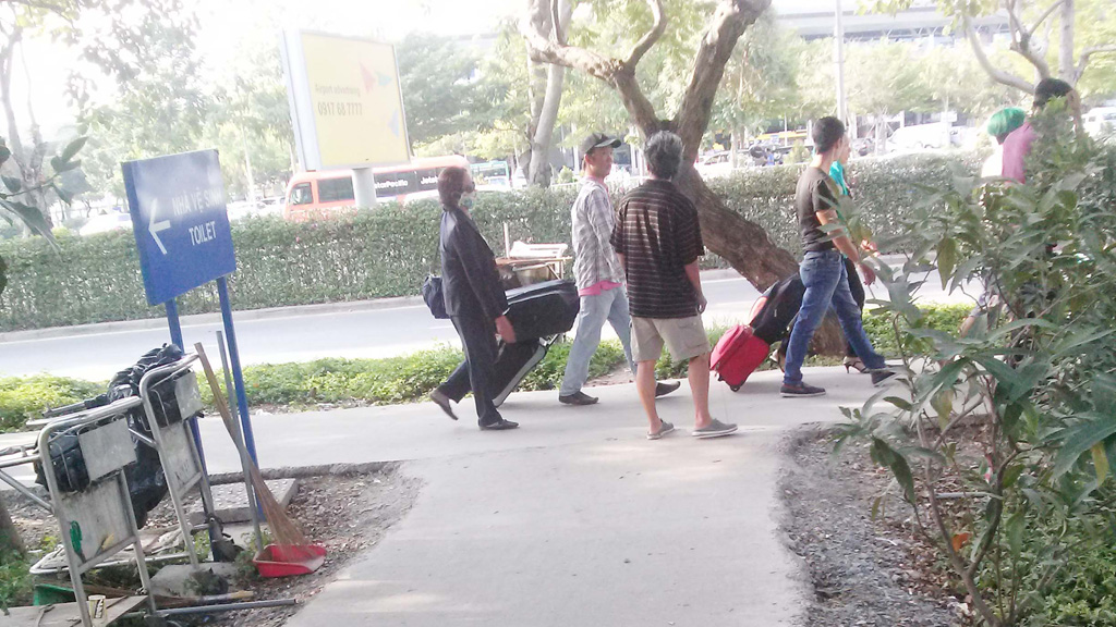 Những luật ngầm của xe ôm ở sân bay Tân Sơn Nhất 3
