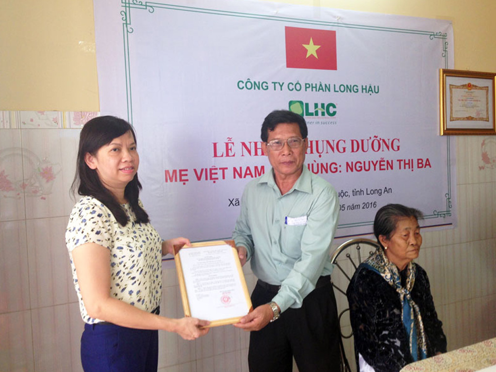 Công ty CP Long Hậu nhận phụng dưỡng suốt đời Mẹ Việt Nam anh hùng