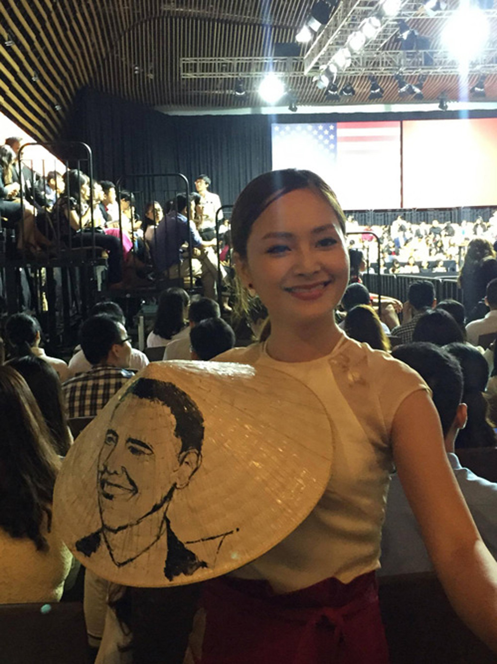 Diễn viên Lan Phương mang quà ‘độc’ tặng tổng thống Obama 3