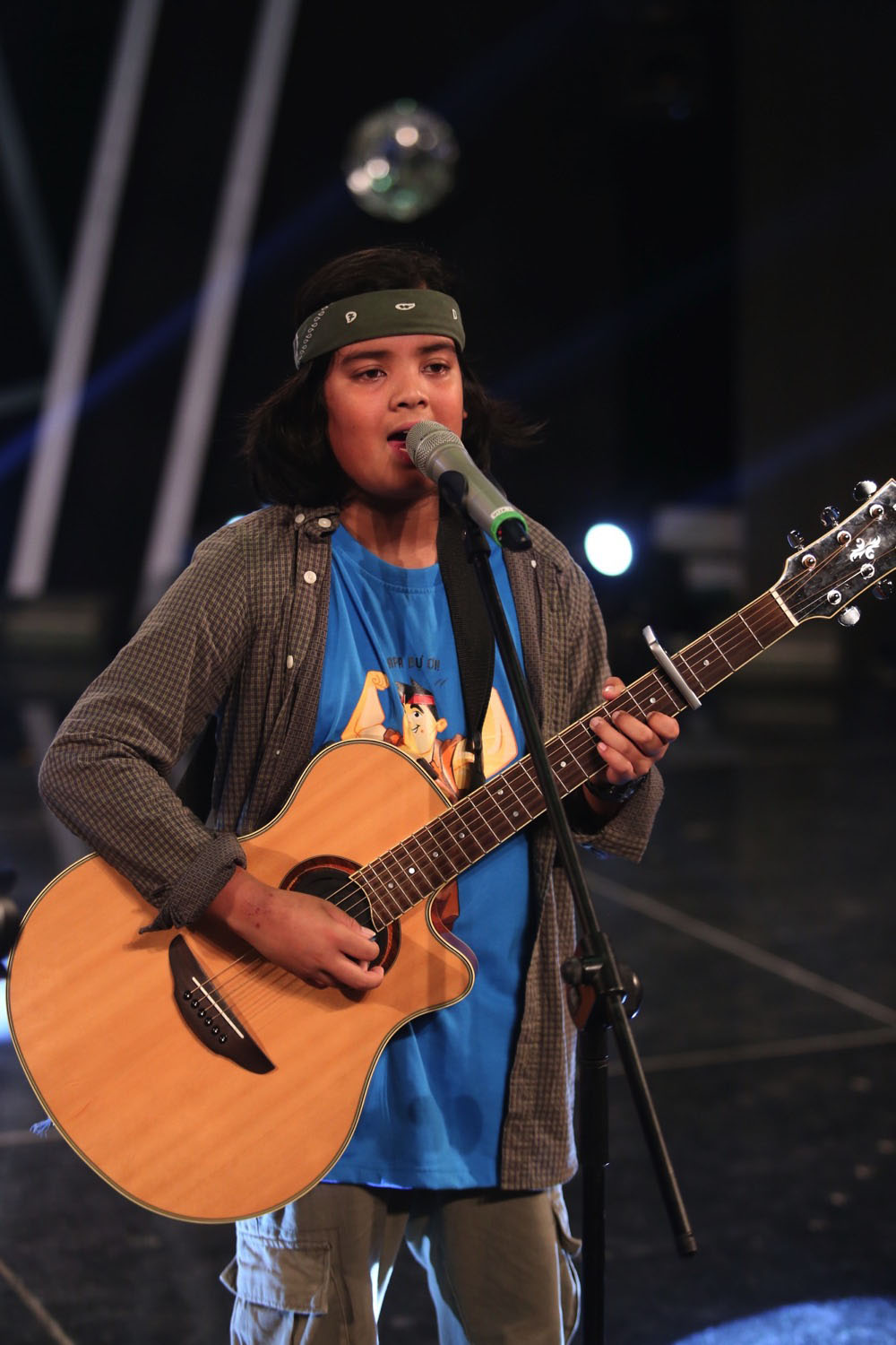 Vietnam Idol Kids: ‘Cậu bé hát đám cưới’ Hồ Văn Cường đi chân đất hát ‘Về miền Tây’ 11