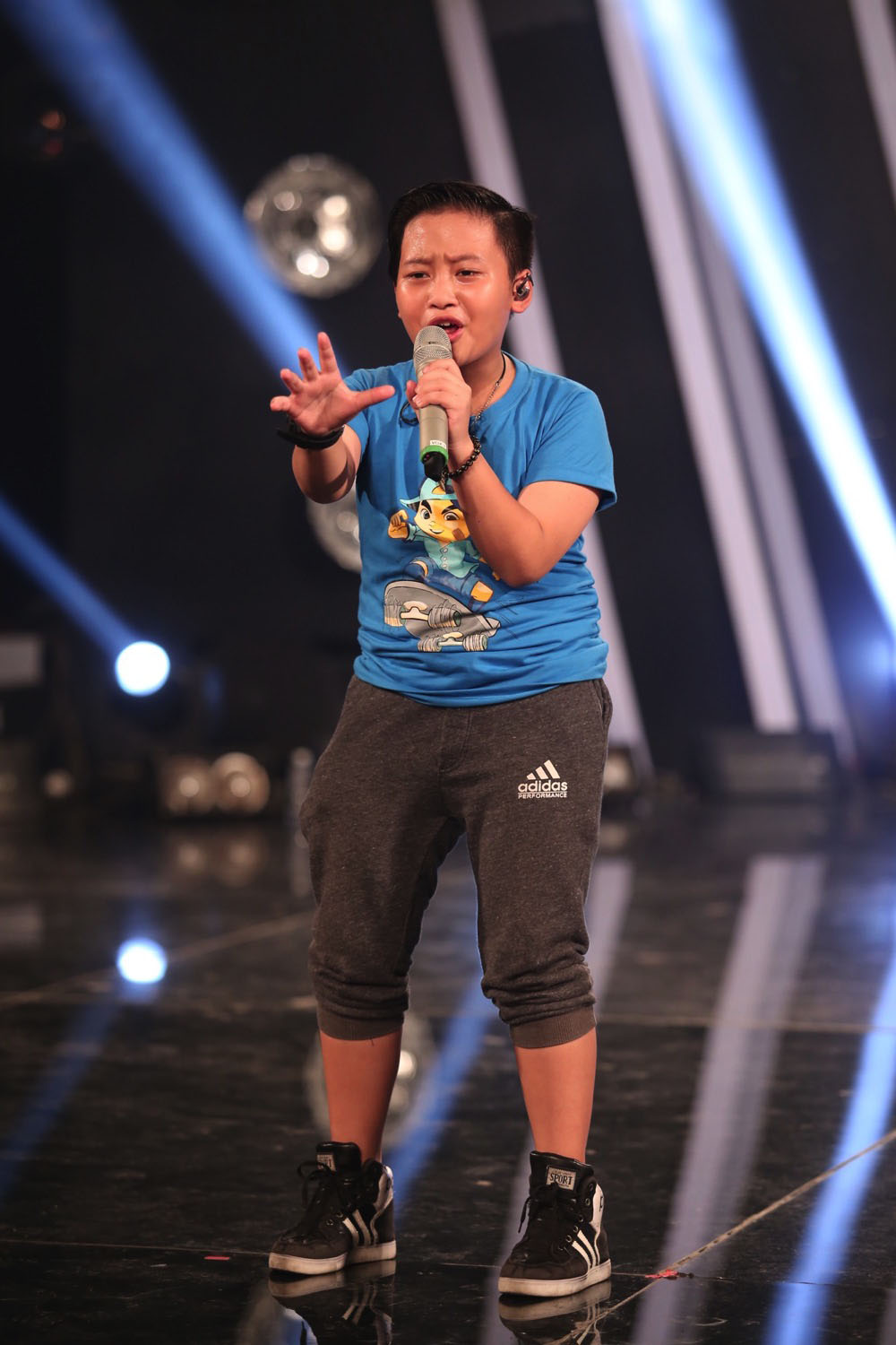 Vietnam Idol Kids: ‘Cậu bé hát đám cưới’ Hồ Văn Cường đi chân đất hát ‘Về miền Tây’ 8