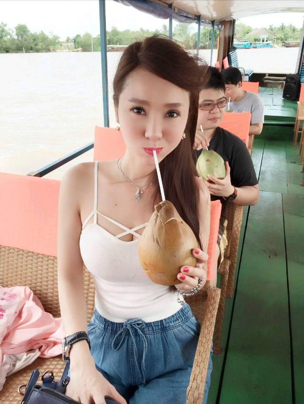 Helen Thanh Đào hào hứng dẫn fan Đài Loan về du lịch miền sông nước Bến Tre 2