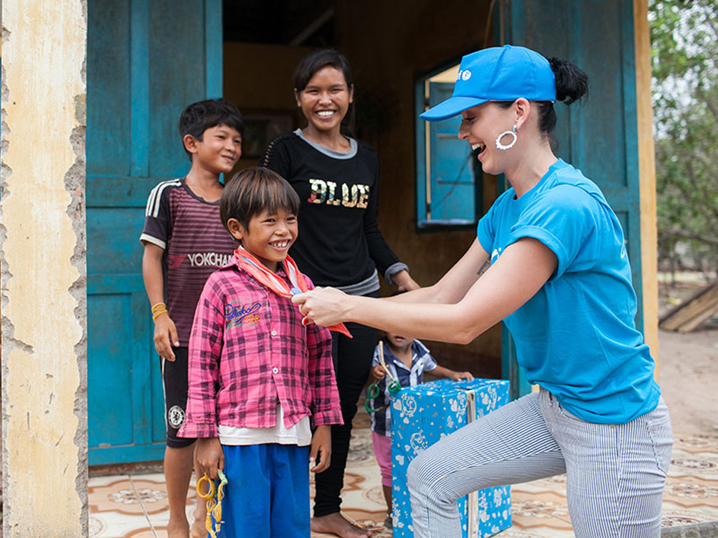 Katy Perry chia sẻ quyết tâm giúp đỡ trẻ nhỏ Việt Nam: “Chúng ta phải giúp các em chiến đấu vì ước mơ của chúng”
