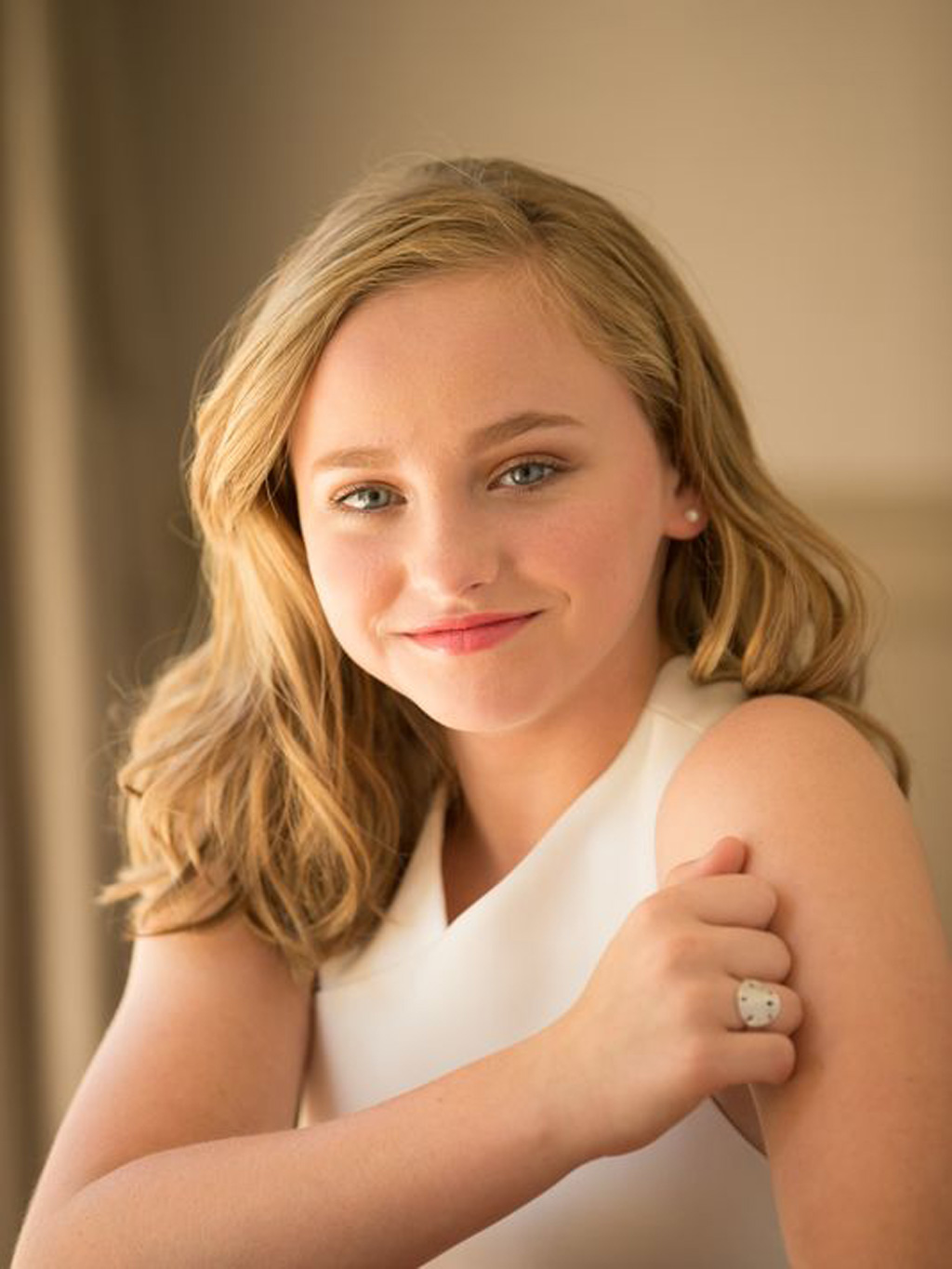 Tài năng trẻ Madison Wolfe với vai chính trong "The Conjouring 2" 1