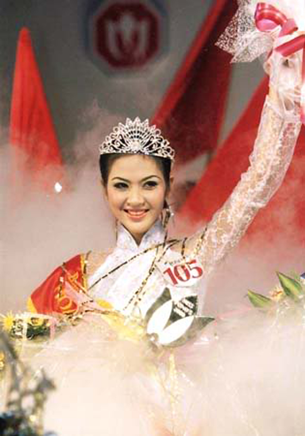 Vương miện Hoa hậu VN: Từ phố Hàng Đào đến dát kim cương tiền tỉ 7