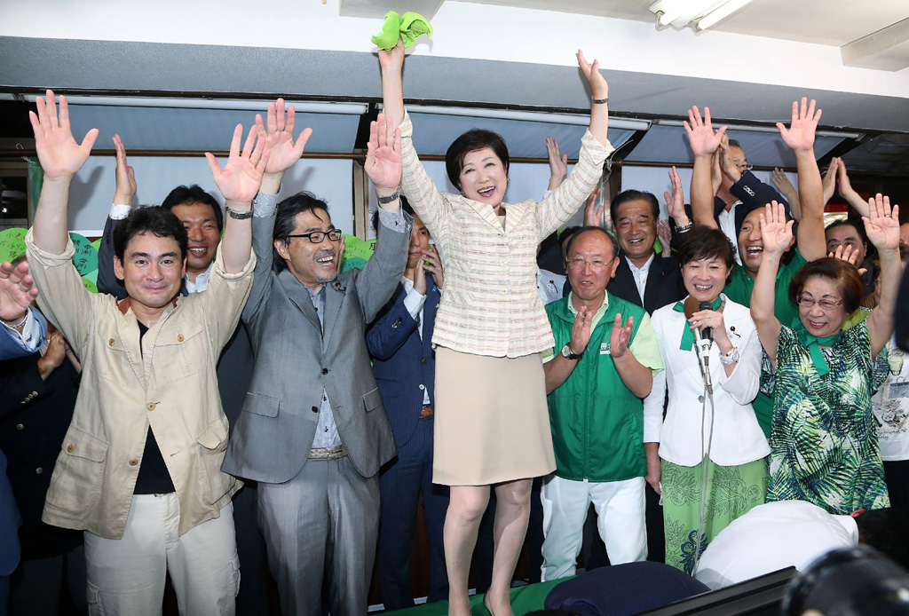 Nữ chính trị gia thách thức thủ tướng Nhật 2