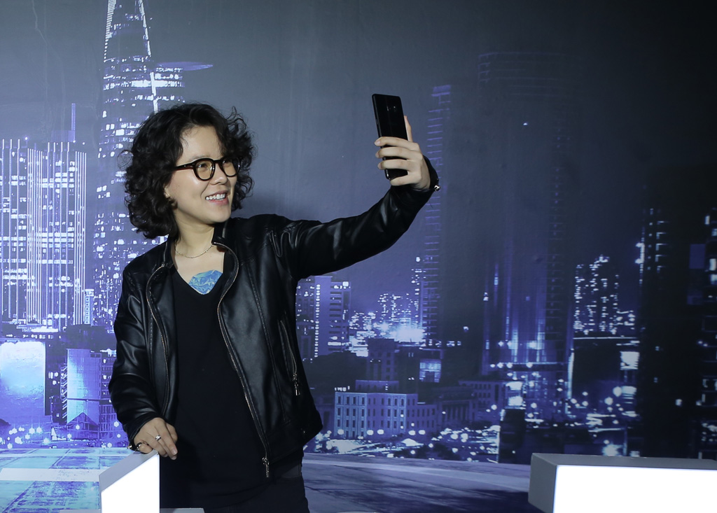 Sao Việt rủ nhau nhập vai “điệp vụ” đi xem “vũ khí bí mật” Galaxy Note 7 2