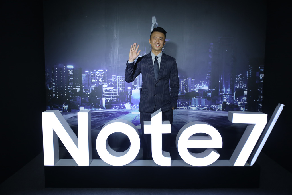 Sao Việt rủ nhau nhập vai “điệp vụ” đi xem “vũ khí bí mật” Galaxy Note 7 4