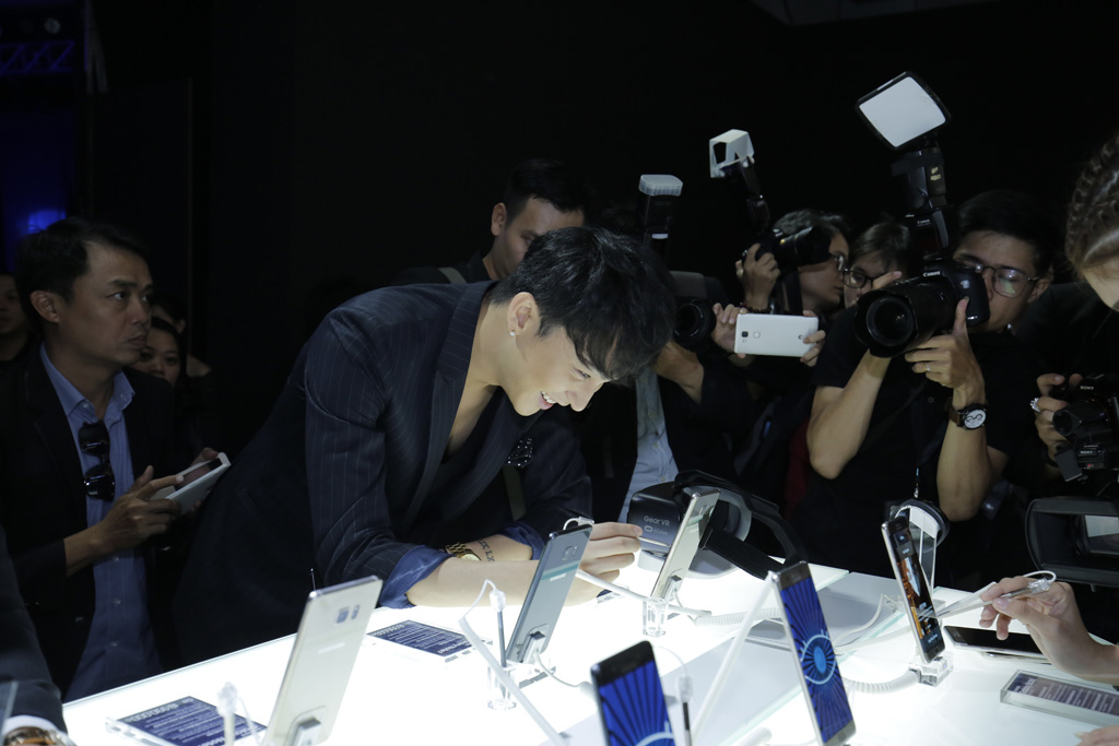 Sao Việt rủ nhau nhập vai “điệp vụ” đi xem “vũ khí bí mật” Galaxy Note 7 5
