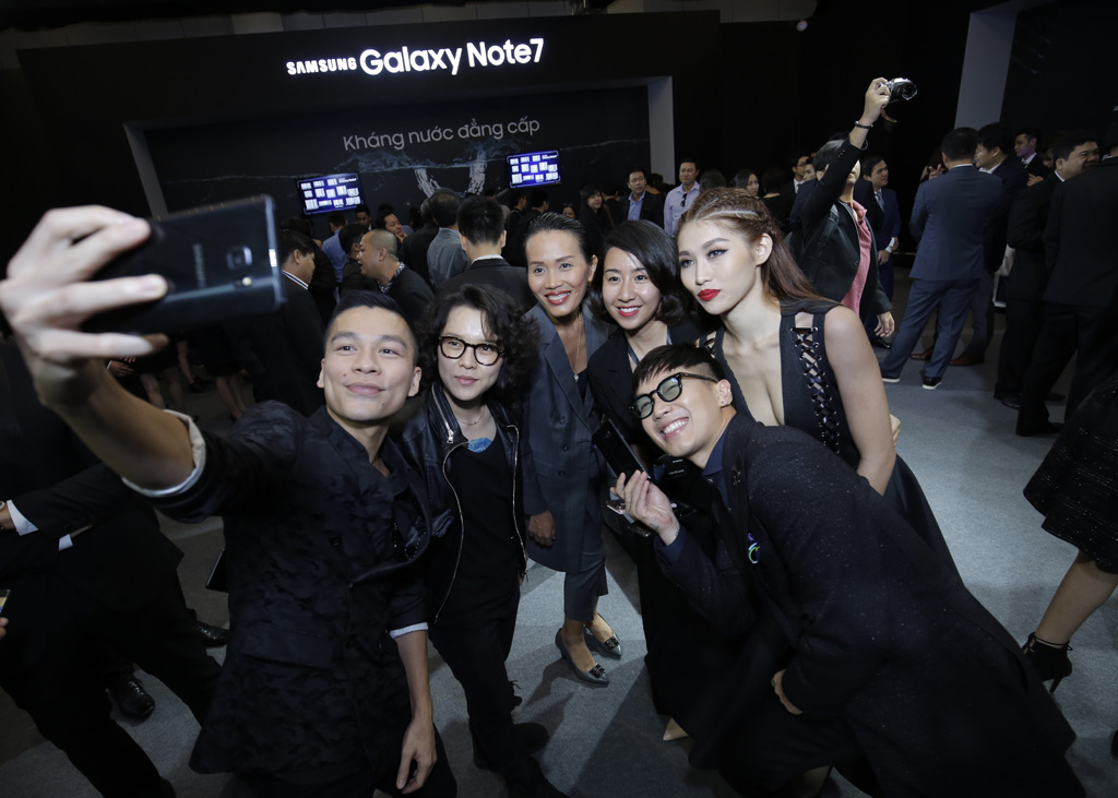 Sao Việt rủ nhau nhập vai “điệp vụ” đi xem “vũ khí bí mật” Galaxy Note 7 7