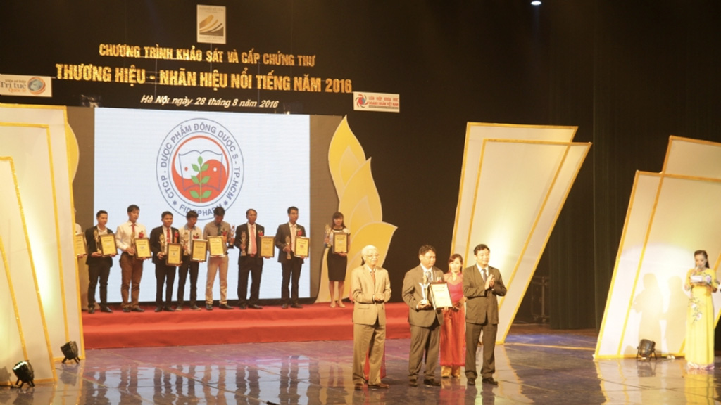 TPCN Sâm Qui Tinh nhận Giải Top 10 "Thương Hiệu - Nhãn Hiệu Nổi Tiếng 2016"