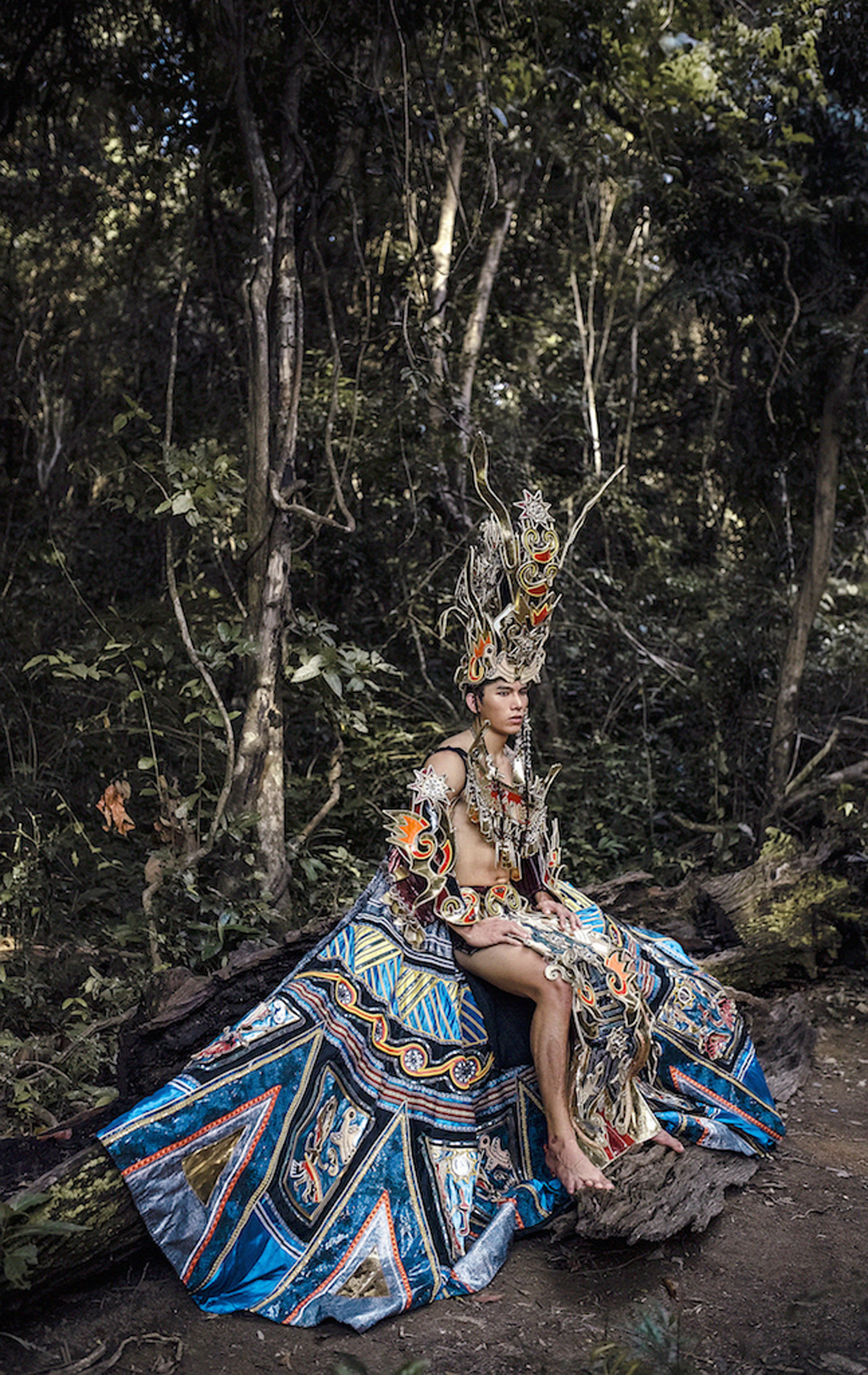 Siêu mẫu Ngọc Tình oai dũng trong trang phục dân tộc dự thi Nam vương Đại sứ Hoàn vũ 5