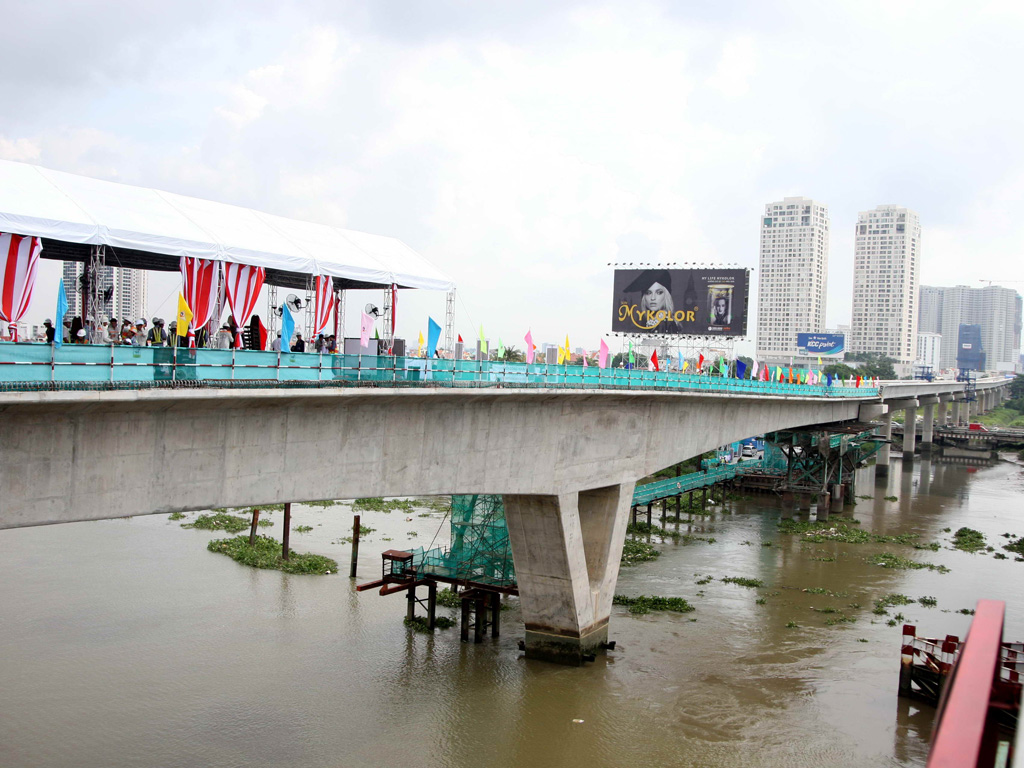 Hợp long cầu Sài Gòn thuộc tuyến metro Bến Thành – Suối Tiên 2