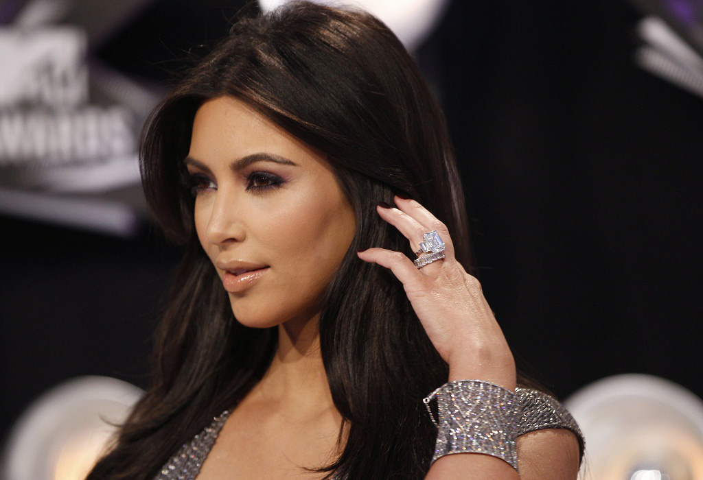 Kim Kardashian trở thành mục tiêu trộm cướp vì mạng xã hội 1