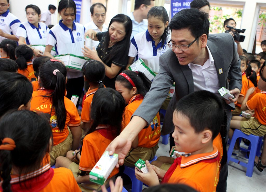 Vinamilk tiên phong trong sữa học đường, vì một Việt Nam vươn cao 2