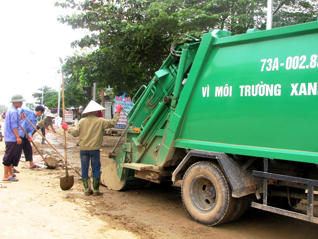 Người Lệ Thủy quăng quật với nước lũ 4