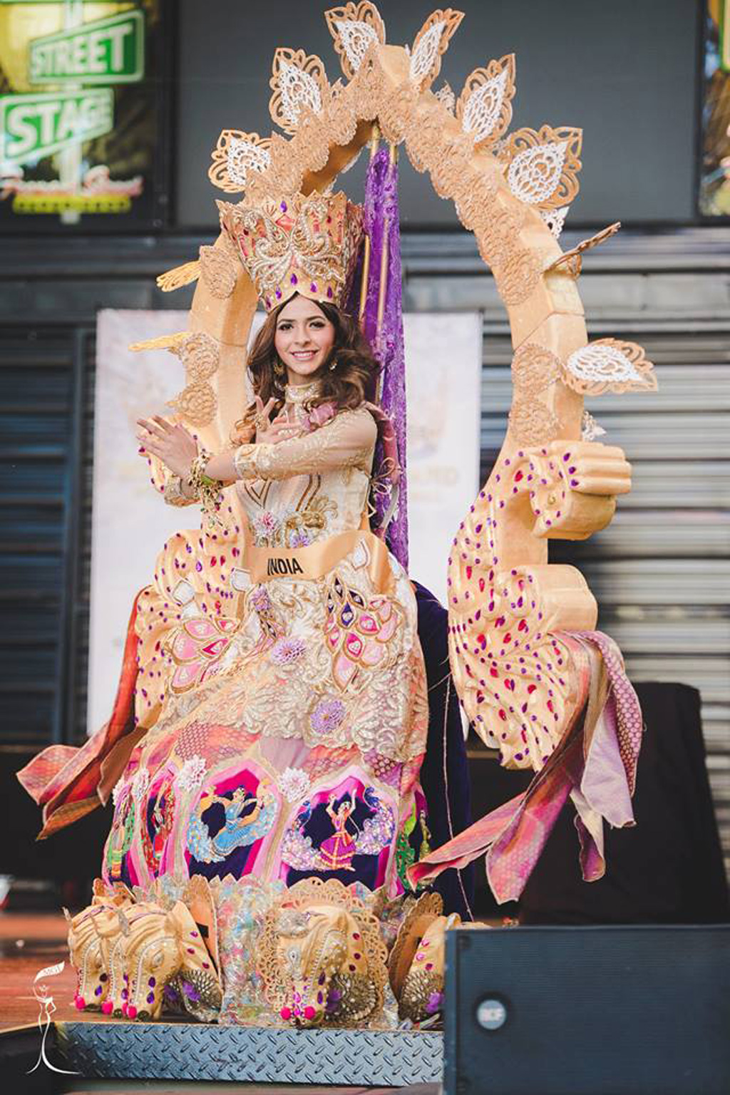 Nguyễn Thị Loan lọt Top 10 Trang phục dân tộc đẹp nhất Hoa hậu Hòa bình Thế giới 2016 9
