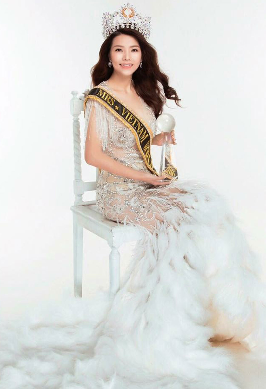 Tracy Hằng Nguyễn bất ngờ đại diện Đan Mạch tham dự Mrs World 2016 1