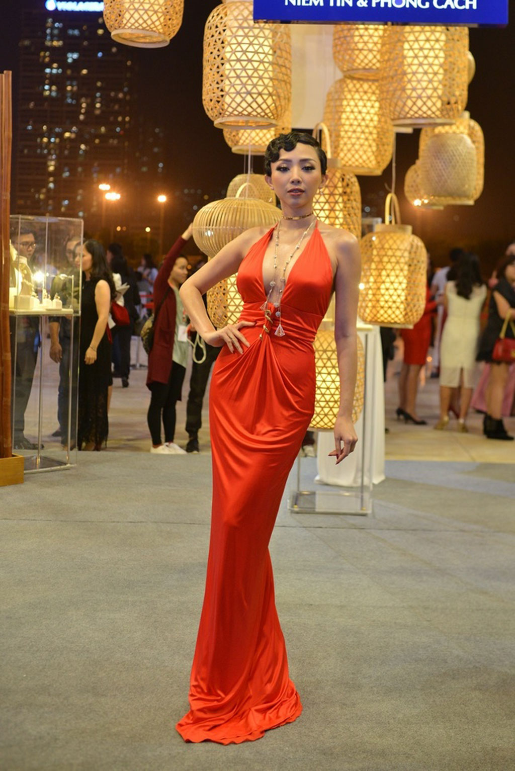 Tóc Tiên nóng bỏng lên sàn catwalk Tuần lễ thời trang quốc tế Việt Nam 1