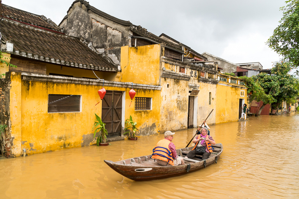 Hội An đẹp lạ khi ‘phố biến thành sông’ 8