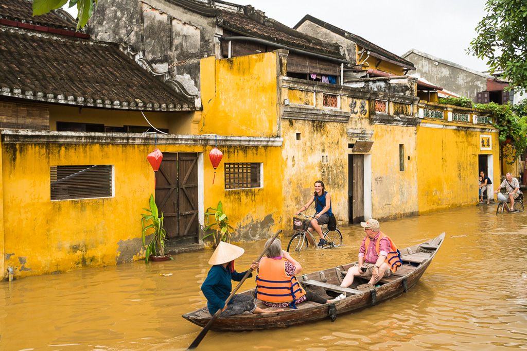 Hội An đẹp lạ khi ‘phố biến thành sông’ 9