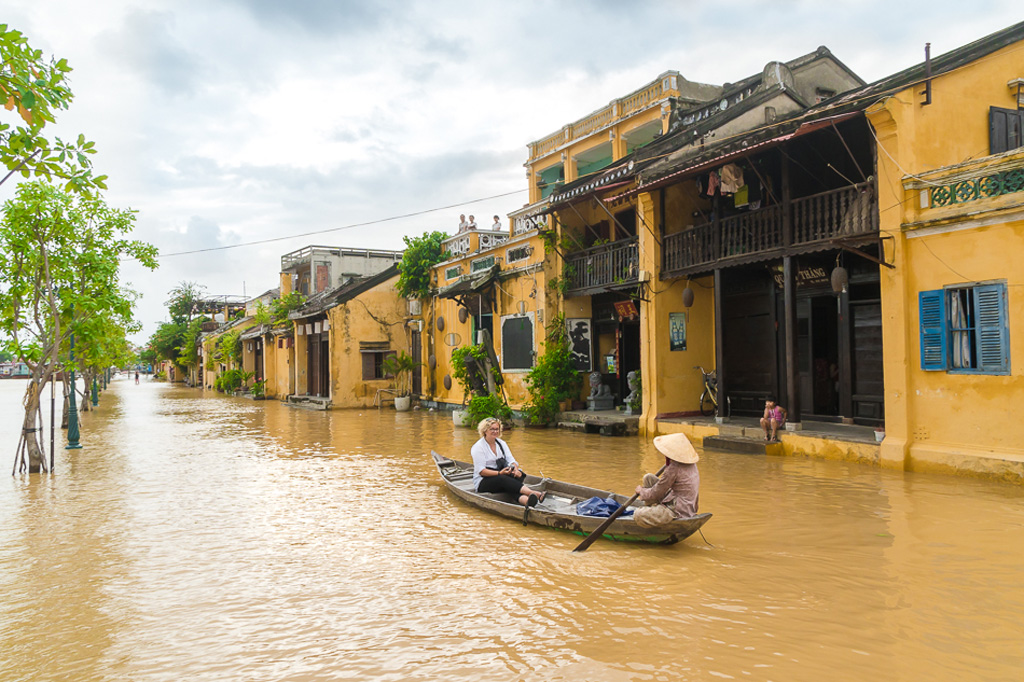 Hội An đẹp lạ khi ‘phố biến thành sông’ 10