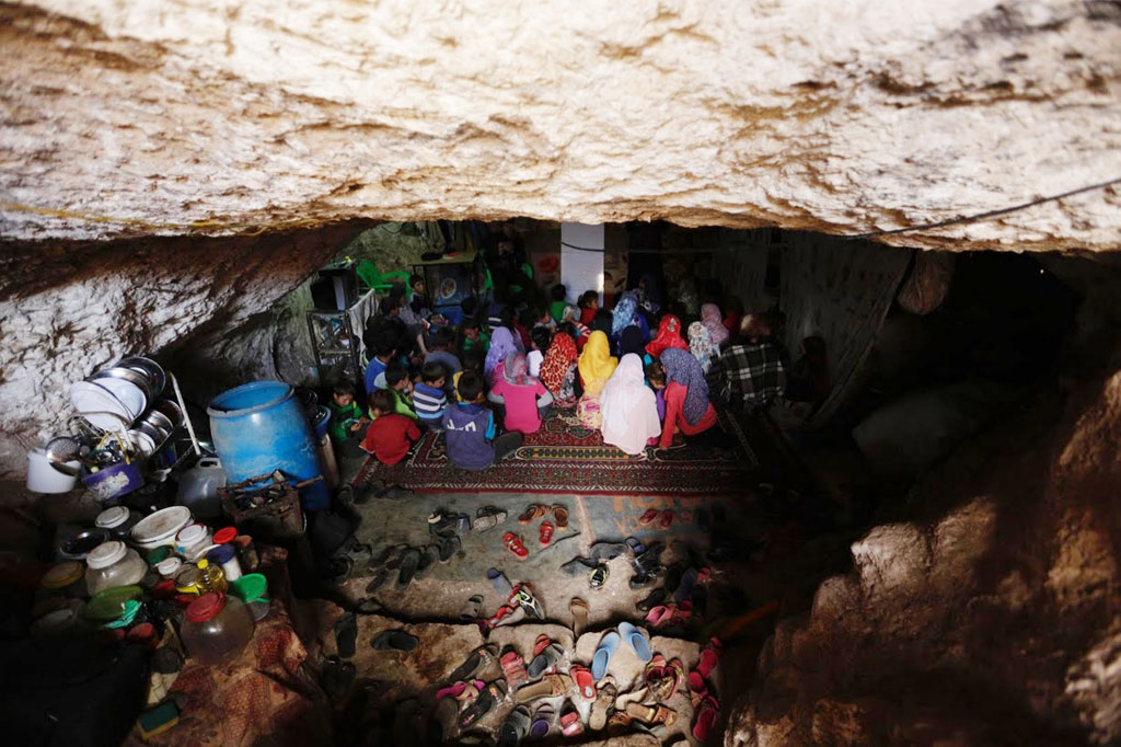 Trẻ em Syria đi học trong hang động giữa chiến sự 2