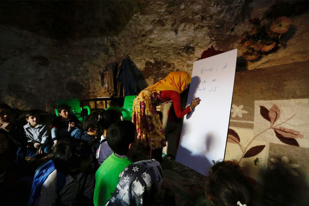 Trẻ em Syria đi học trong hang động giữa chiến sự 3