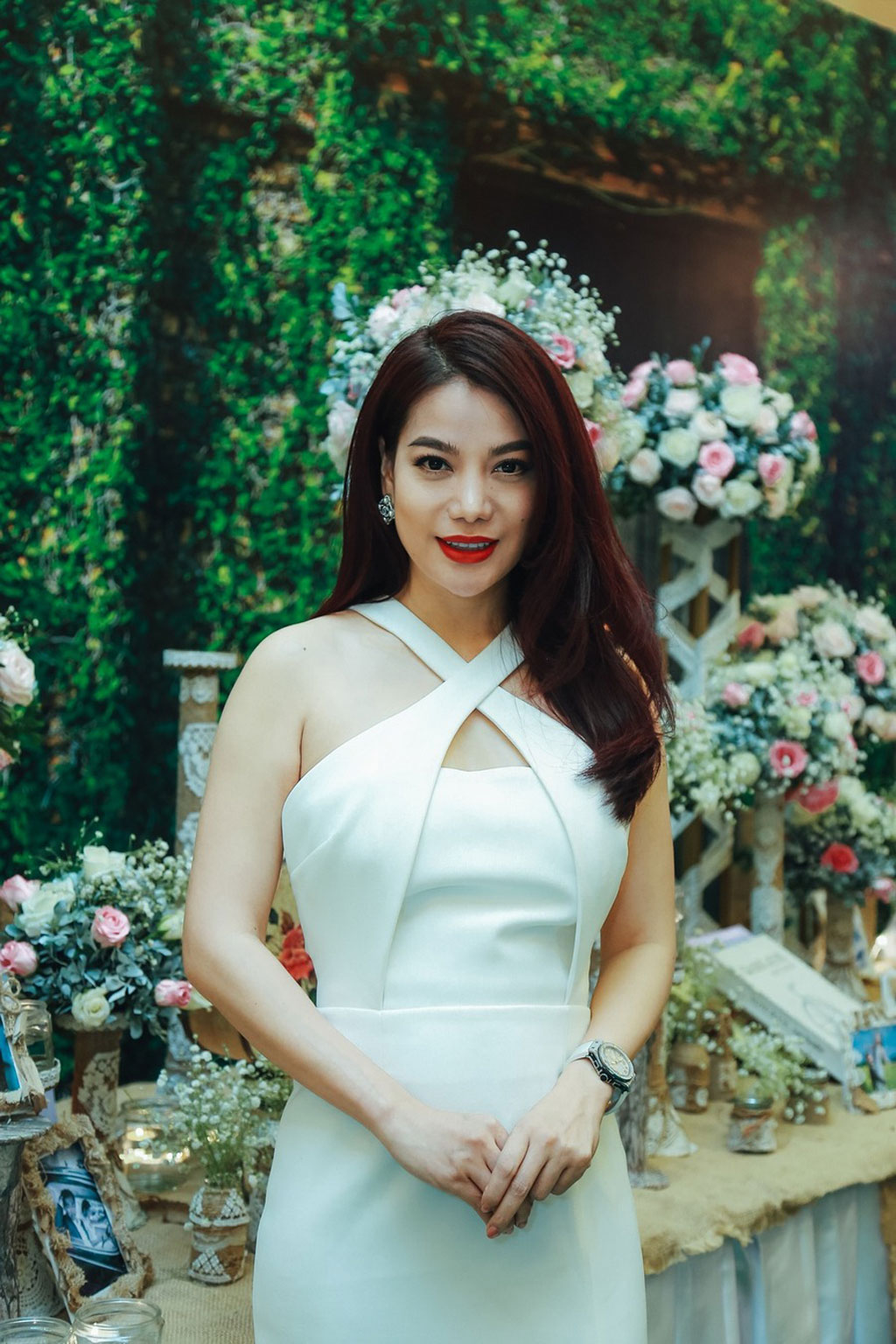 ‘Gái nhảy’ Minh Thư gợi cảm tham dự đám cưới diễn viên Khánh Hiền 4