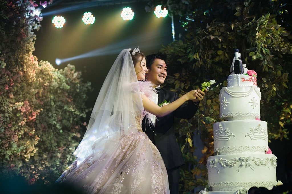 ‘Gái nhảy’ Minh Thư gợi cảm tham dự đám cưới diễn viên Khánh Hiền 9