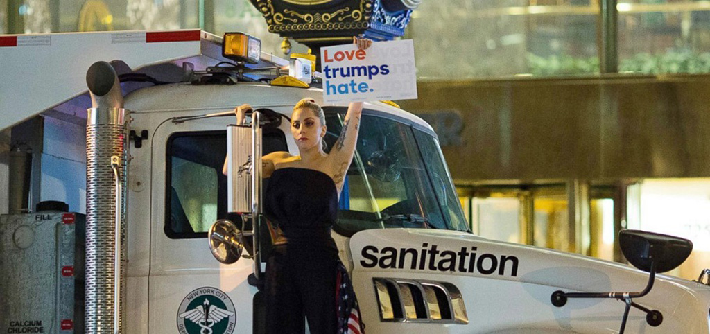 Lady Gaga cùng dàn nghệ sĩ tham gia phản đối Donald Trump làm tổng thống 2