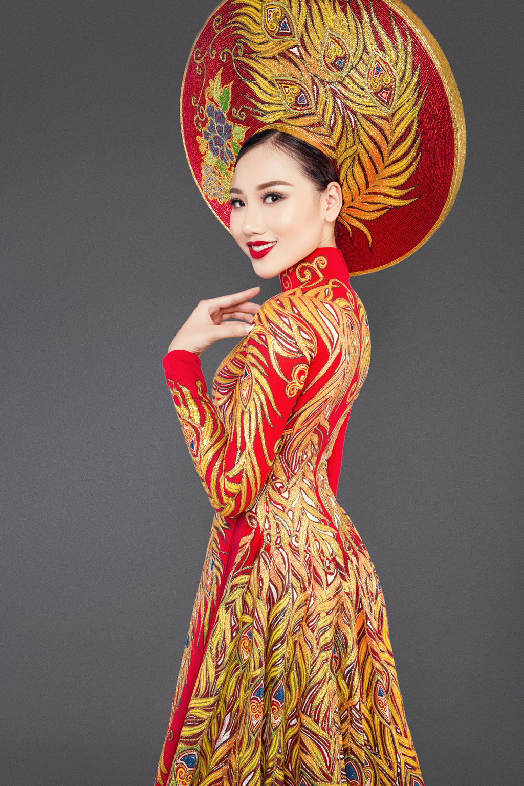 Ngắm trang phục dân tộc của Hoàng Thu Thảo tại Miss Asia Pacific International 7