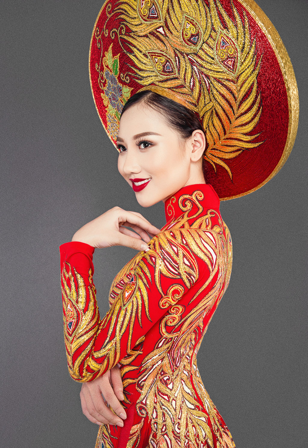 Ngắm trang phục dân tộc của Hoàng Thu Thảo tại Miss Asia Pacific International 8