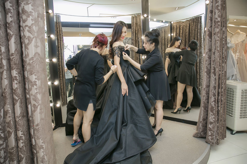 Diệu Ngọc thử trang phục dạ hội dự thi Miss World 2016 4
