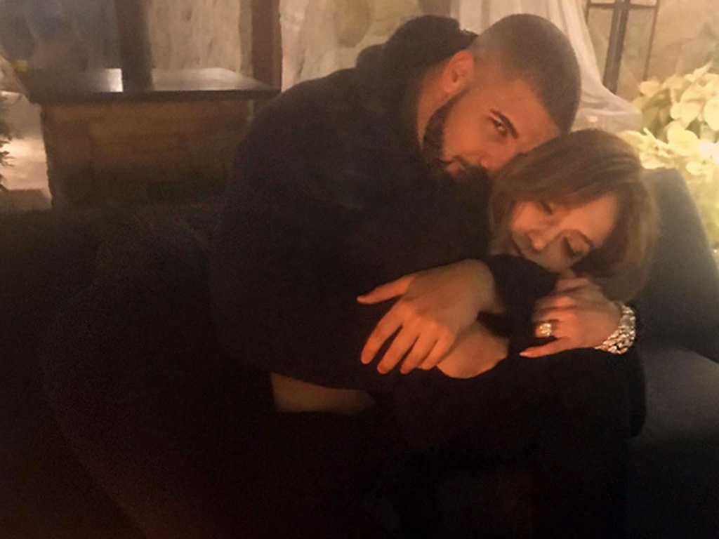 Jennifer Lopez nhận quà trị giá hơn 2 tỷ VNĐ từ Drake 1