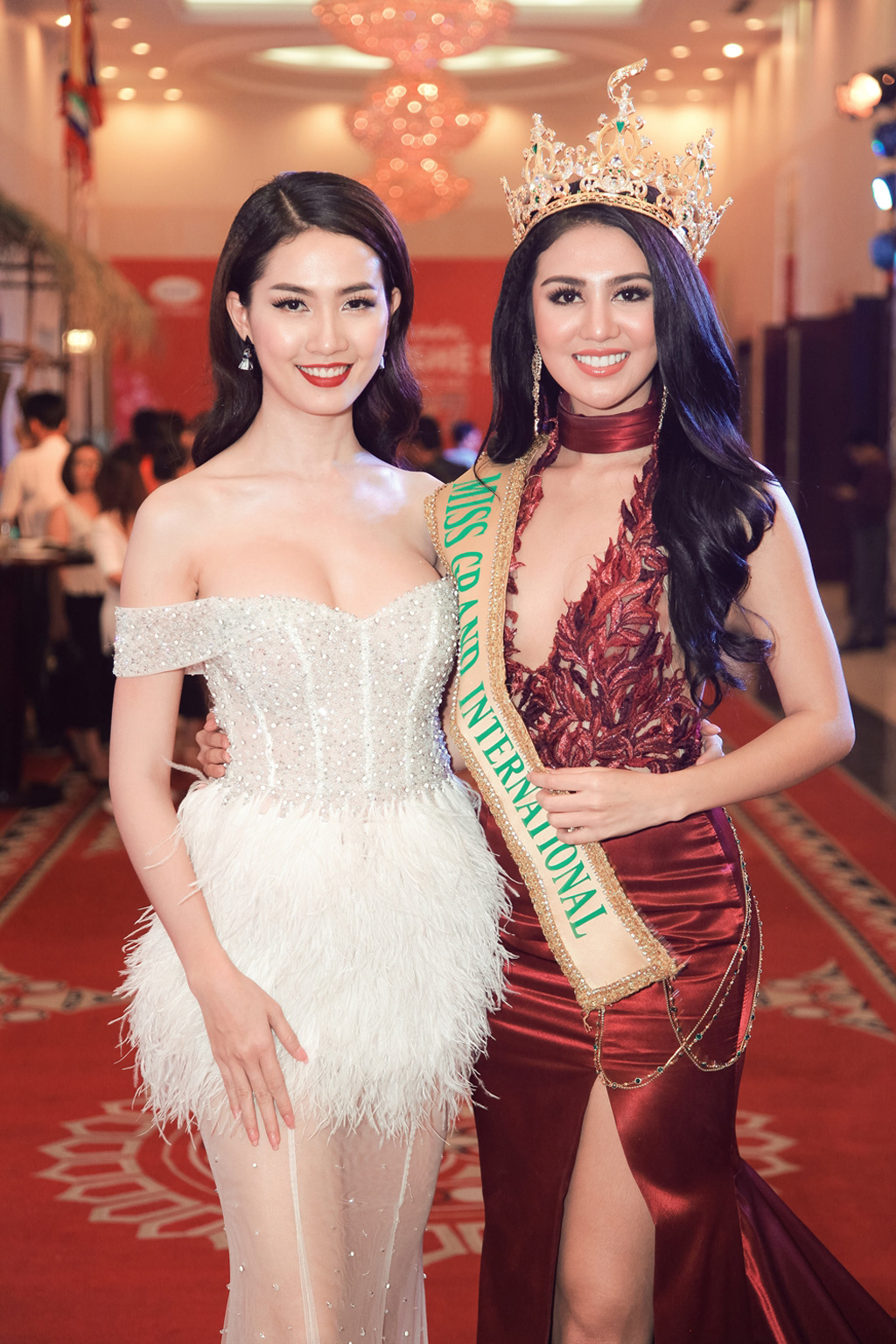 Ái Phương, Phan Thị Mơ đọ dáng cùng Miss Grand International 2016 2