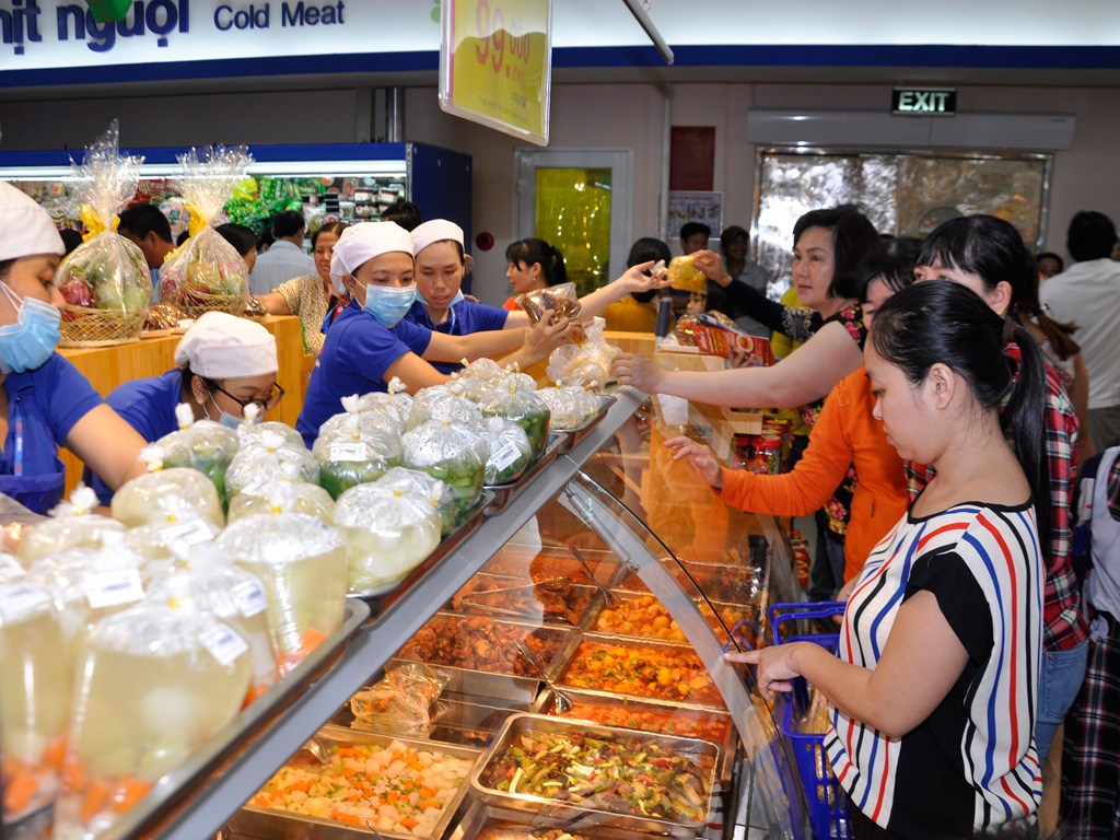 Dân Sài Gòn đi siêu thị đặt nồi thịt kho tết 1