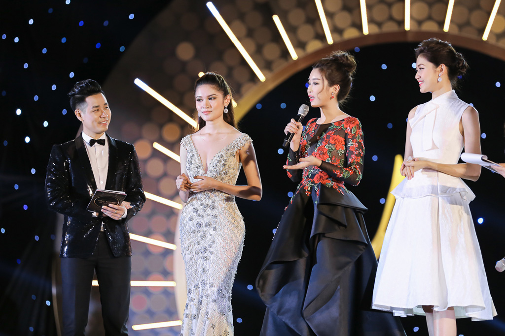 Nguyên Khang được Hoa hậu Đỗ Mỹ Linh chăm sóc chu đáo ở hậu trường 2