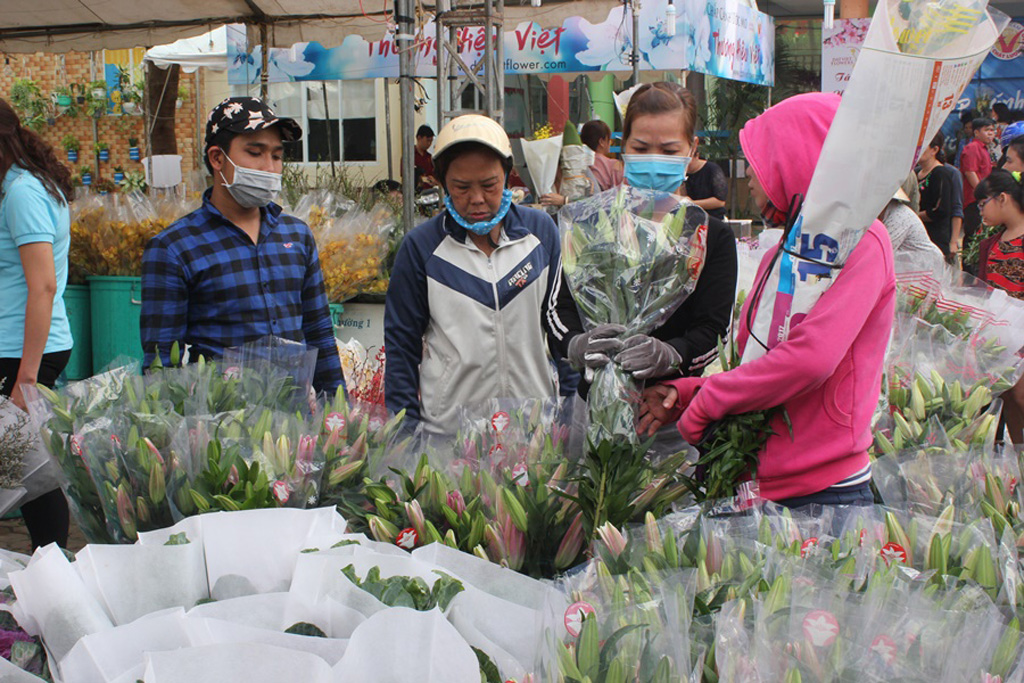 Không khí tết tràn ngập chợ hoa lớn nhất Sài Gòn 17