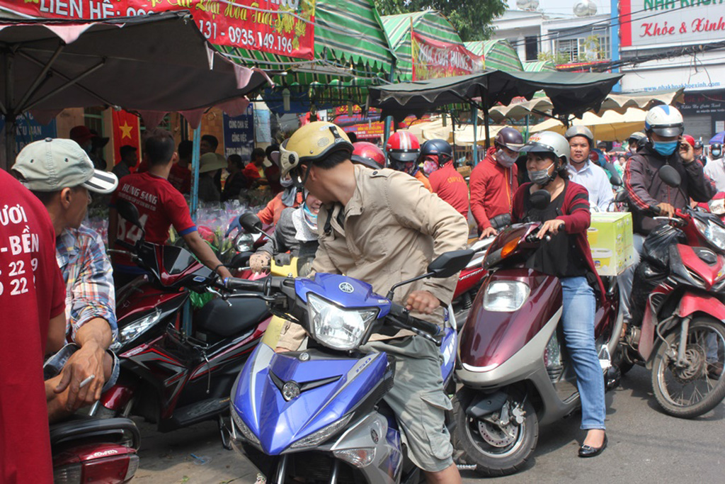 Không khí tết tràn ngập chợ hoa lớn nhất Sài Gòn 21