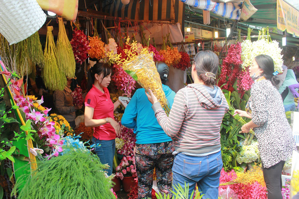 Không khí tết tràn ngập chợ hoa lớn nhất Sài Gòn 6