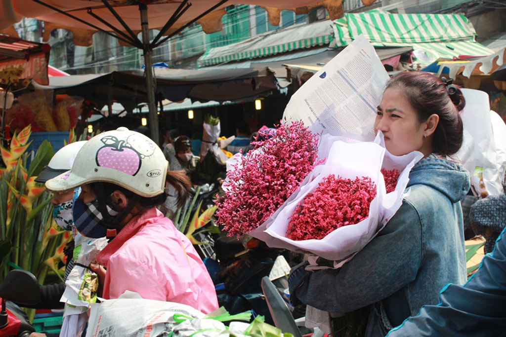 Không khí tết tràn ngập chợ hoa lớn nhất Sài Gòn 8