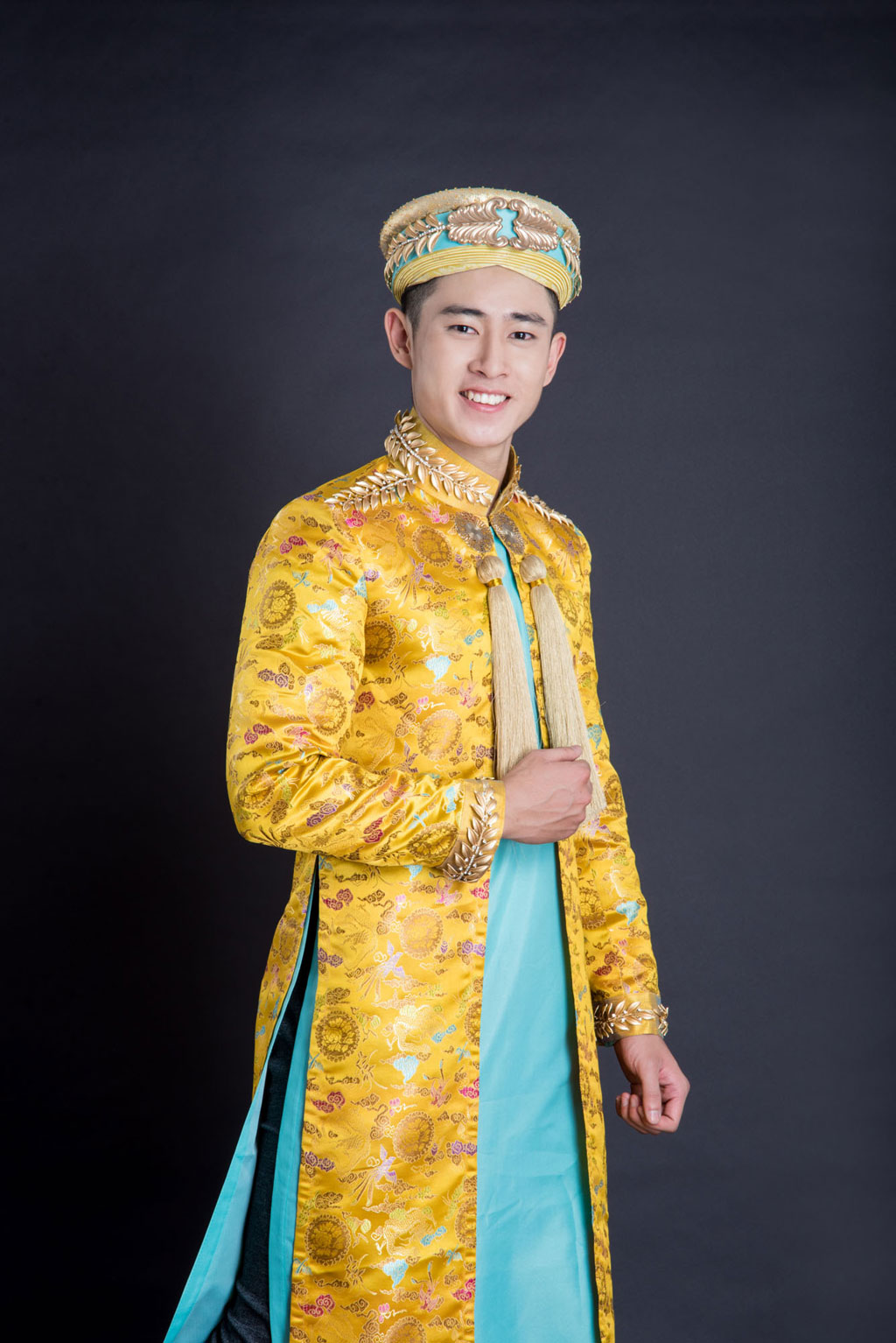 Công bố trang phục dân tộc đại diện Việt Nam tại Mister International 2