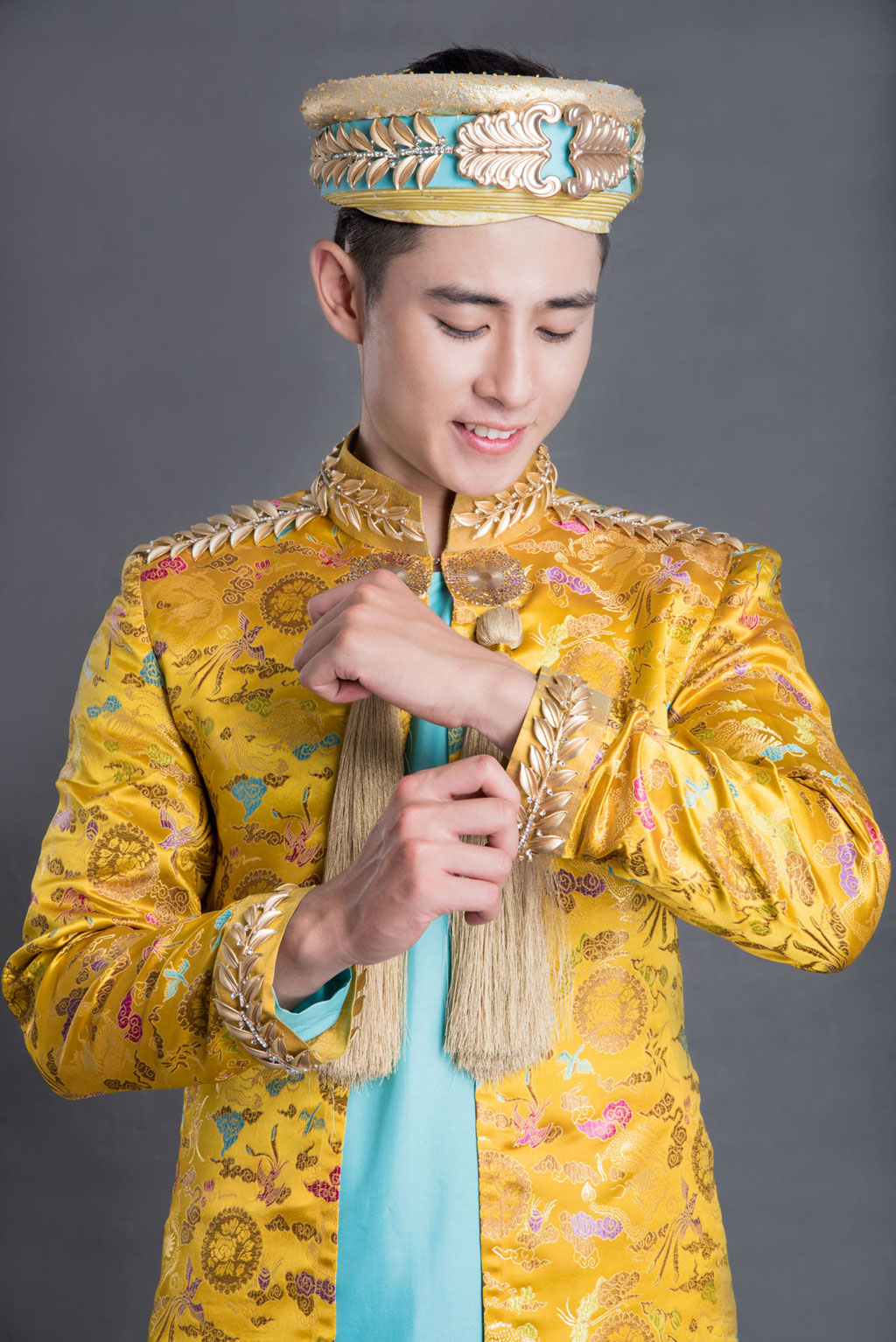 Công bố trang phục dân tộc đại diện Việt Nam tại Mister International 4