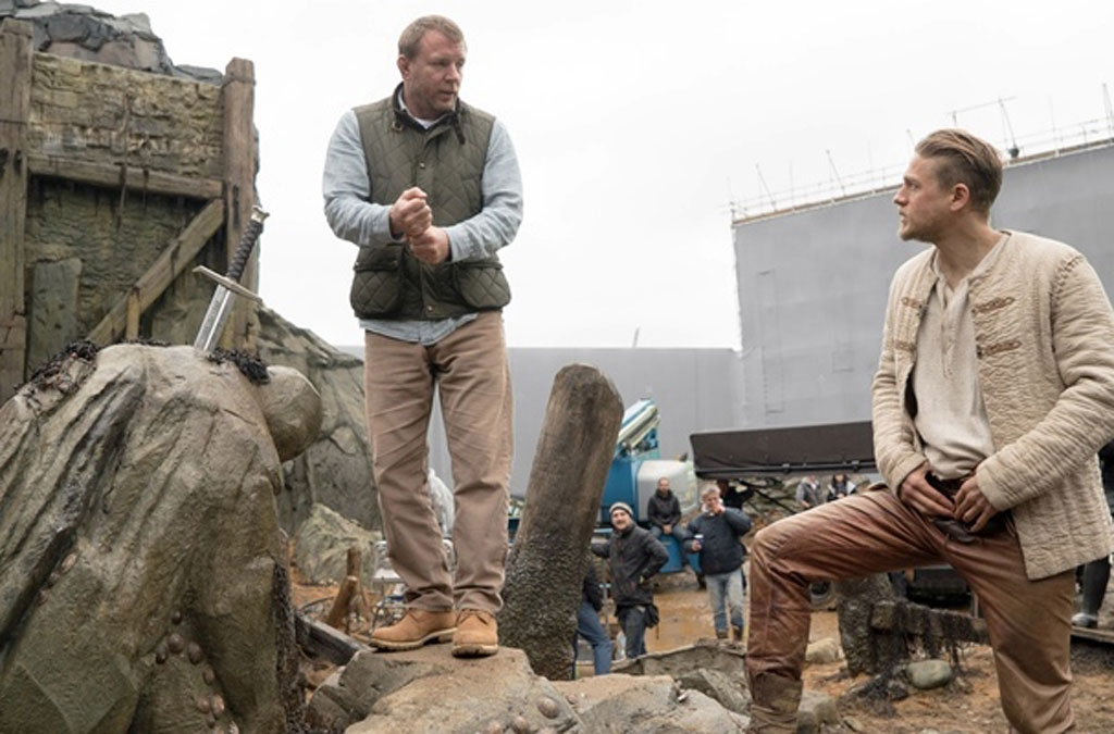 Jude Law tàn ác trong trailer 'King Arthur' 2