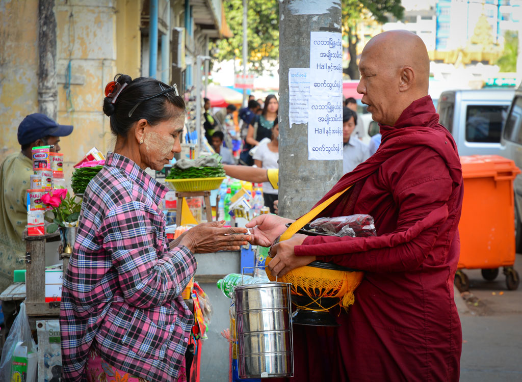 Đi chợ ở Myanmar3