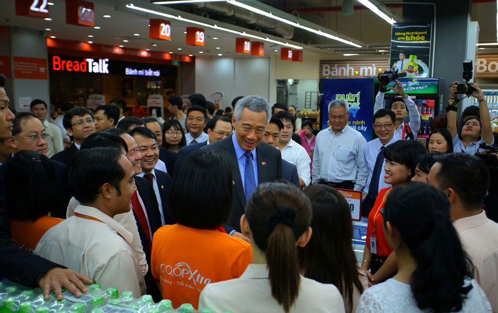 Thủ tướng Lý Hiển Long cùng phu nhân tham quan mua nông sản Việt tại quận 7 7