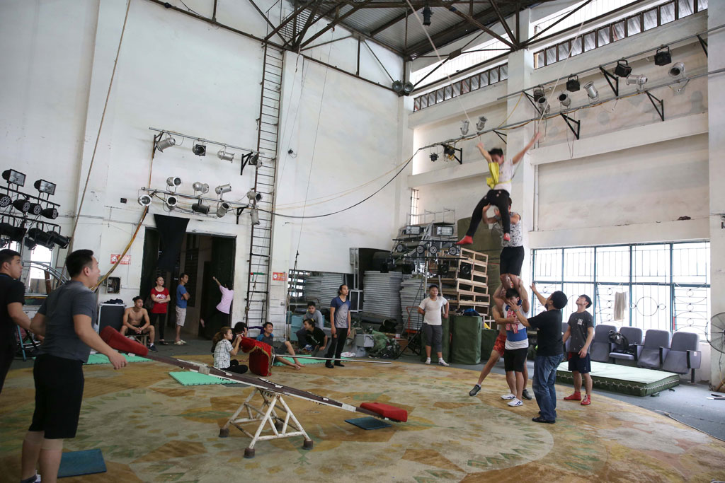 Nỗi đau ít người biết về nghệ sĩ xiếc Việt Nam: Cuộc đời bằng một sợi dây 1