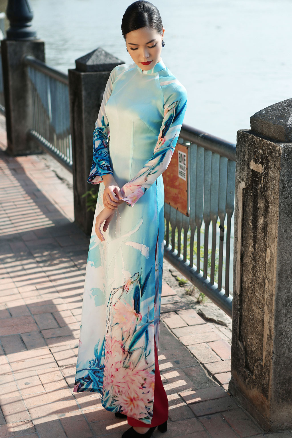 Hoa hậu VN Thùy Dung “gây thương nhớ” với áo dài 2