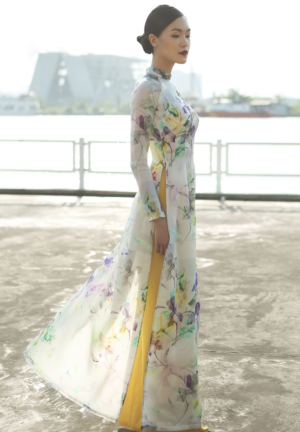 Hoa hậu VN Thùy Dung “gây thương nhớ” với áo dài 12